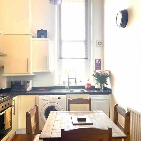 2 Bed Self Contained Apartment Wrexham Ngoại thất bức ảnh