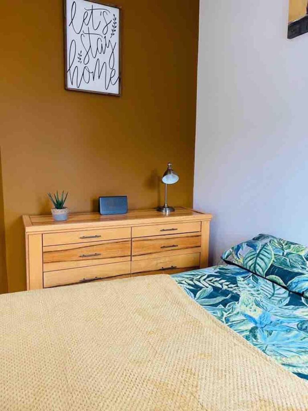 2 Bed Self Contained Apartment Wrexham Ngoại thất bức ảnh