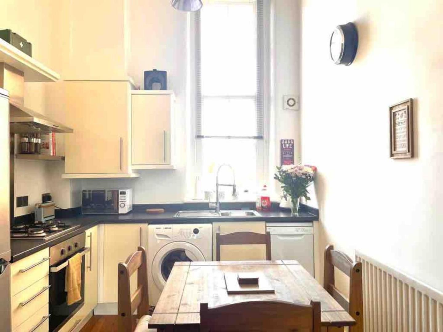 2 Bed Self Contained Apartment Wrexham Ngoại thất bức ảnh