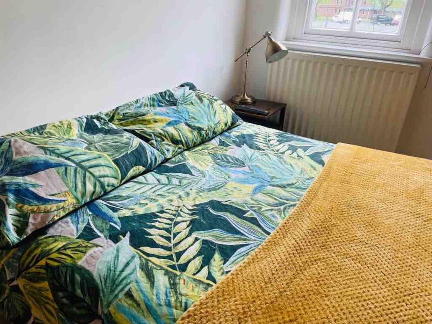 2 Bed Self Contained Apartment Wrexham Ngoại thất bức ảnh