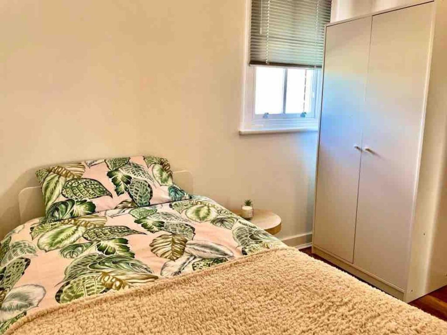 2 Bed Self Contained Apartment Wrexham Ngoại thất bức ảnh